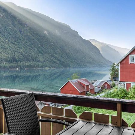 Cabin Alongside The Beautiful Fjaerlandsfjord Esterno foto