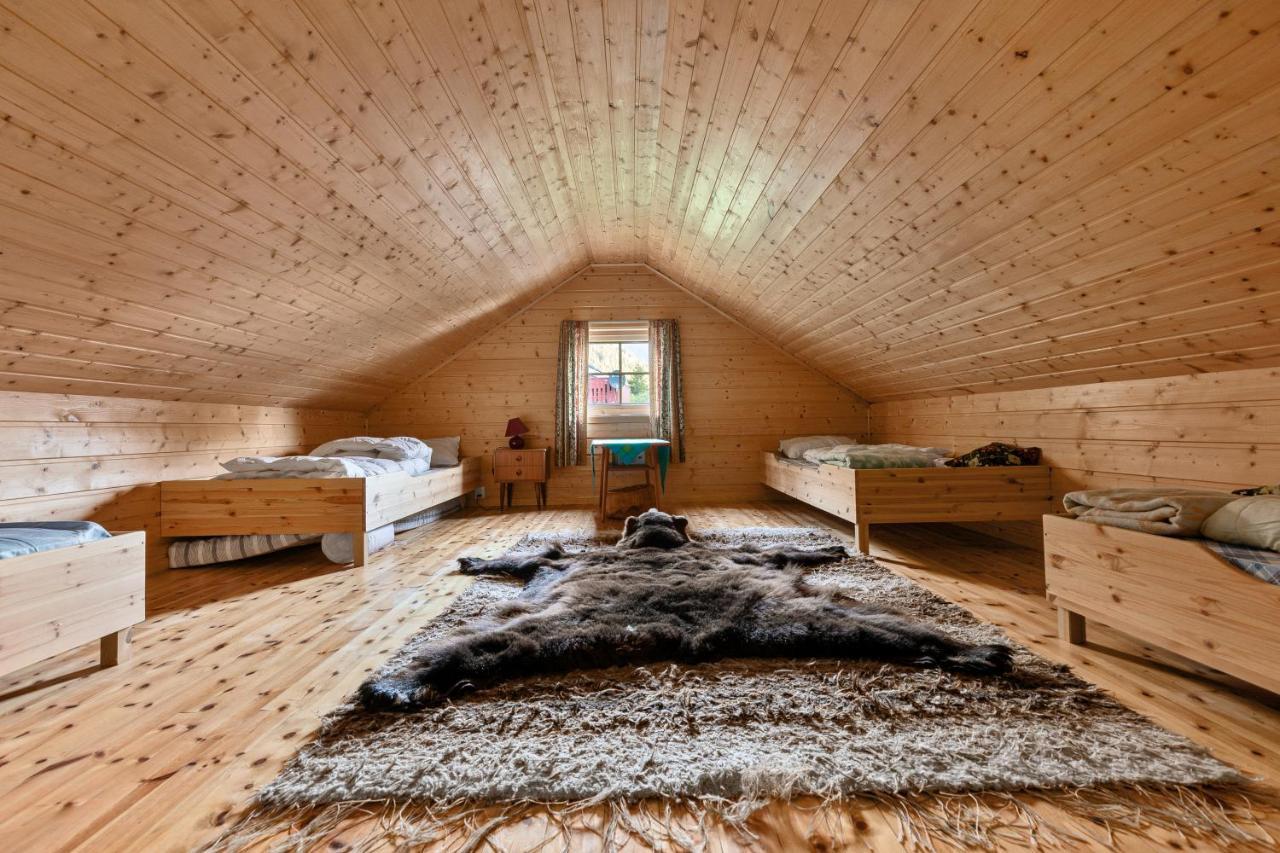 Cabin Alongside The Beautiful Fjaerlandsfjord Esterno foto