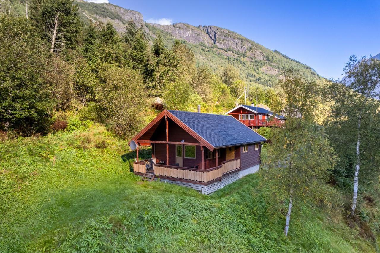 Cabin Alongside The Beautiful Fjaerlandsfjord Esterno foto